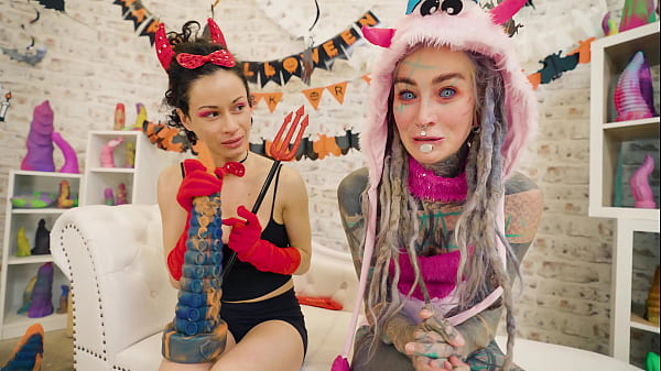 Image Anal pornstars anuskatzz and stacy bloom - ATM lesbian pussy licking big dildo XL sextoy halloween special play