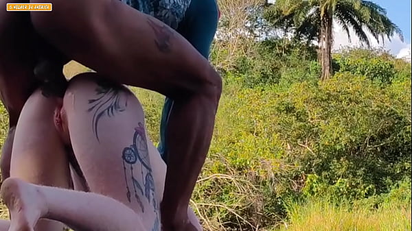 Image Putaria em uma gangbang com tres dotados