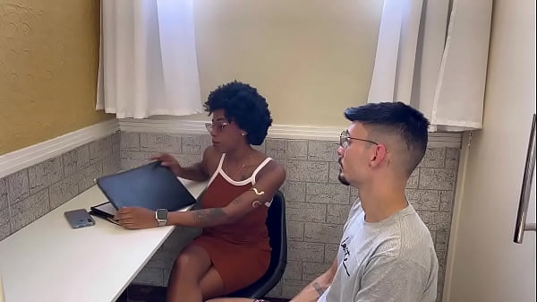 Image Fudendo com a recepcionista da academia