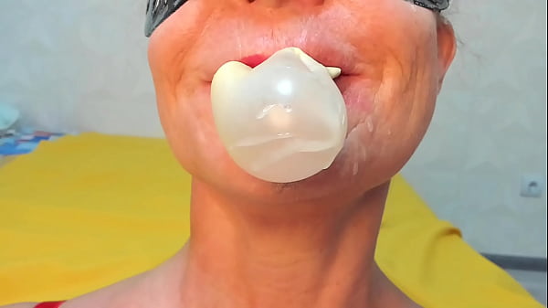 Image Foodfetish cumshot on bubble gum