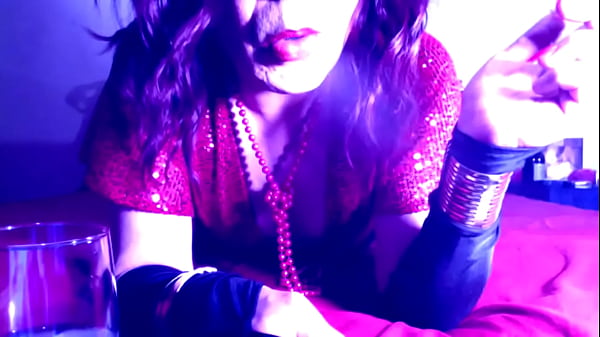Image Maddalena Mariposa Smoking Teasing 2
