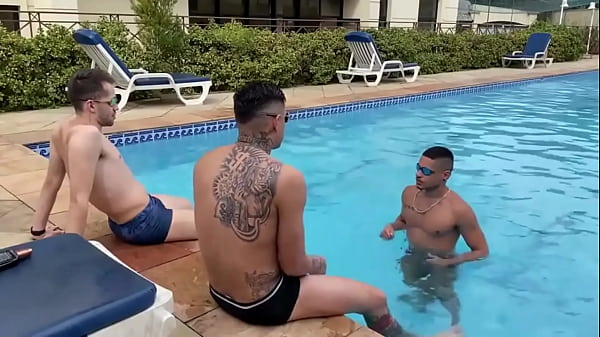 Image Amigo me chamou pra curtir uma piscina mas queria mesmo era que eu fudesse o namorado dele - Free
