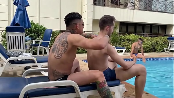 Image Amigo me chamou pra curtir uma piscina mas queria mesmo era que eu fudesse o namorado dele - Parte I
