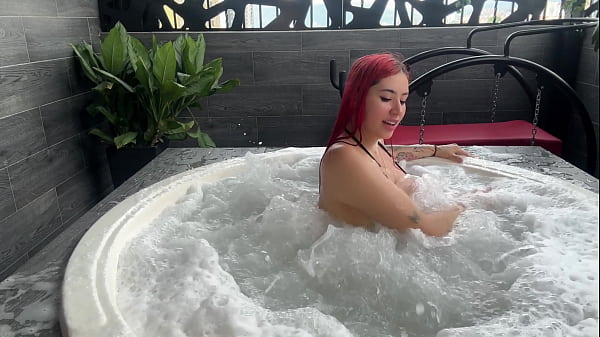 Image Mi novio me folla en el jacuzzi de un hotel