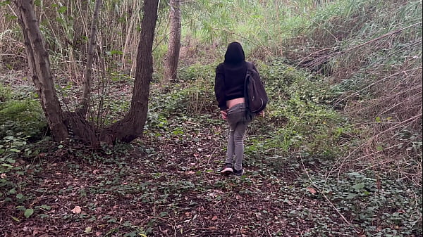 Image SPANISH MILF, HOT WIFE - BLOWJOB IN PUBLIC PARK - RISKY SEX THEY SAW US AS PASSING - AMATEUR REAL COUPLE
