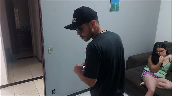 Image Dona de casa apreensiva com policial procurando o marido, paga a liberdade com a bunda!