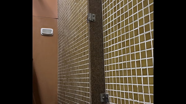 Image pauzao no vestiario da academia parte 2