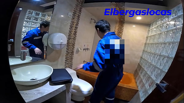 Image FOLLANDO CON EL GASFITERO, Llame al gasfitero para que me revise la ca&ntilde_er&iacute_a, no espere que tuviera tal herramienta entre sus pantalones, lo volver&eacute_ a contratar
