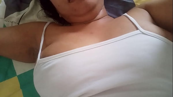 Image MORRITA ESTUDIANTE CALENTANDOSE LA VAGINA APRETADA DISFRUTANDO DE SU CUERPO DESNUDO