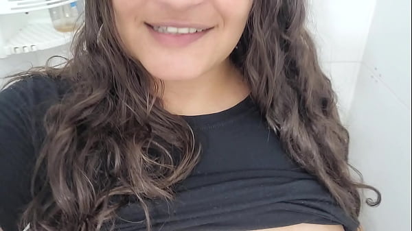 Image Paty Bumbum enfiou o consolo at&eacute_ sair mel da buceta