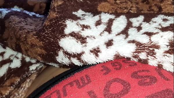 Image I masturbated with a vibrator under the covers at night so no one would hear - Girls fly orgasm