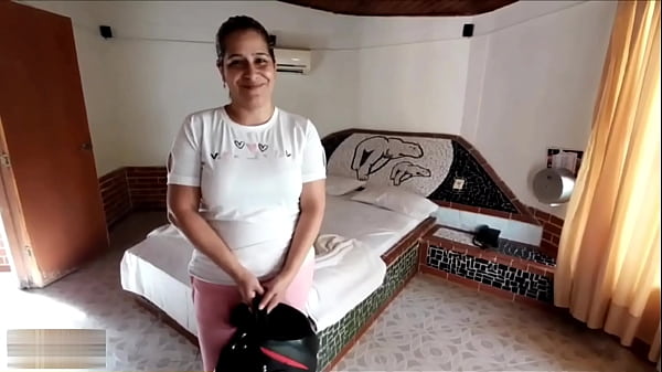 Image Me follo a mi suegra en diferentes partes de nuestra ciudad porque mi novia me dejo plantando en mi cita - PARTE 1 - Porno en Espa&ntilde_ol
