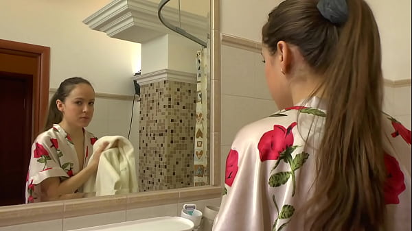 Image Watch me shave my pussy in the shower