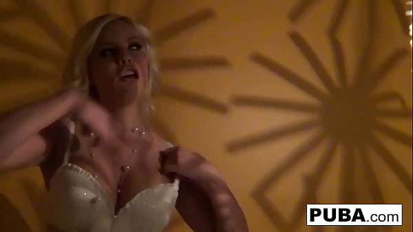 Image Sexy blonde in a retro tease and solo