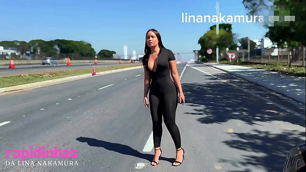 Image Fodi Asiatica Gostosa no Pelo no Meio  da Estrada