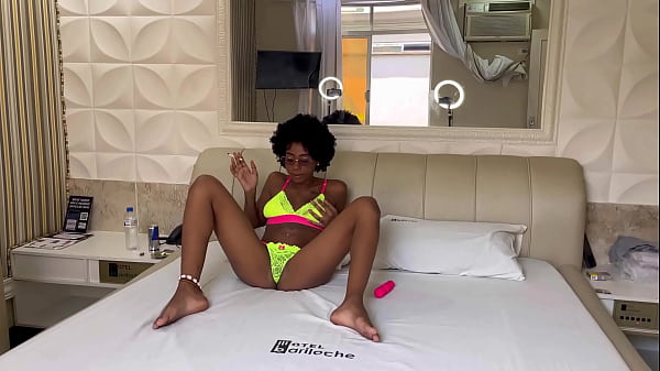 Image Essa Ebony peluda chupou tanto que me molhou todo pela primeira vez no motel