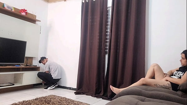 Image T&eacute_cnico flagra dona de casa se masturbando enquanto faz reparos