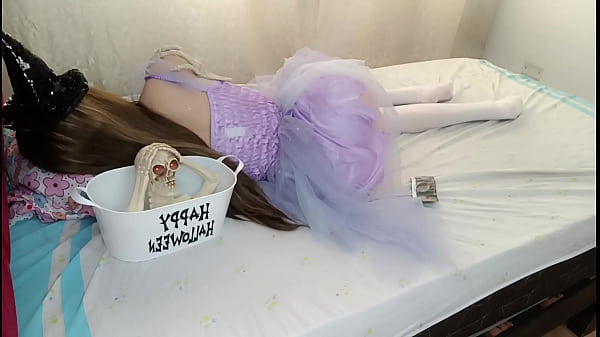 Image Halloween night of hot sex with a cute blonde with a perfect body. After the party the YOUNG GIRL enjoys her FIRST ANAL SEX. BIG ASS AND BIG TITS. HUGE COCK BBC CUMS hot cum in her tight pink pussy. CUMSHOT (19 years old)