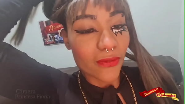 Image A baiana Novinha Nayrob dando cuzinho apertado para leo ogro no sof&aacute_ e revela que em almo&ccedil_o de fam&iacute_lia assumiu ser puta e primo assumiu ser gay.