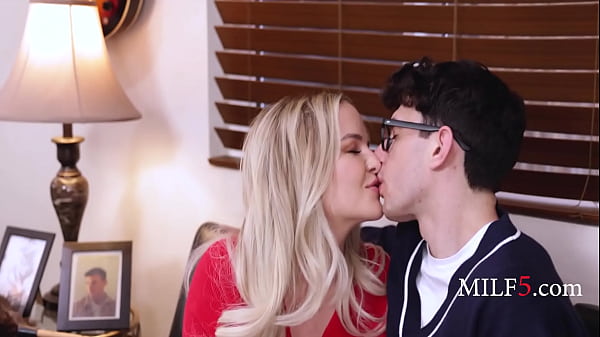 Image Family Portraiture Threesome Blend - Slimthick Vic | MILF5