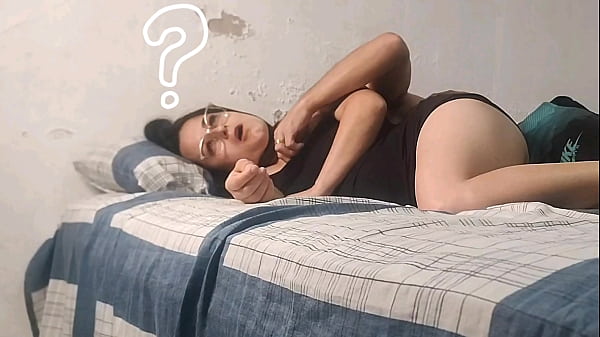 Image Padrasto acidentalmente confunde enteada com esposa e a faz gozar