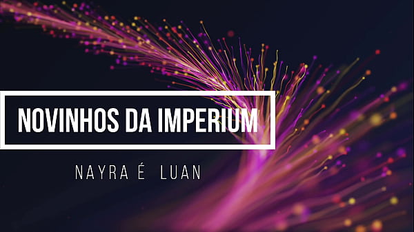 Image Primo faz menage com duas meia-irmas no sofa da