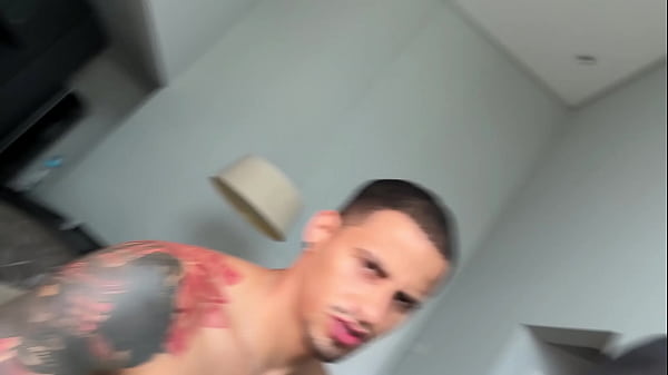 Image Boy me viu na academia e me convidou pra uma putaria. Como n&atilde_o rejeito cuzinho, fodi ele gostoso.Parte I