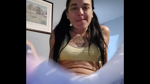 Image Je joue avec ma petite chatte Emy Angel