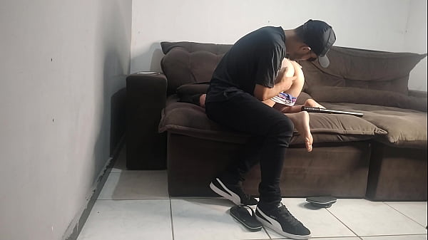 Image esposa faz tudo que o policial quer para evitar prender o marido