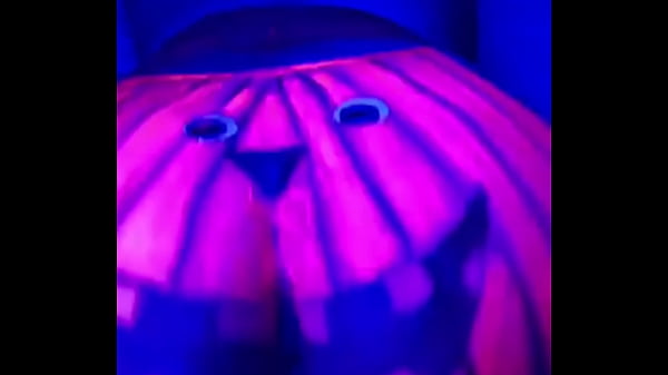 Image Twerking the pumpkin