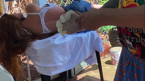 Image aproveitando que a patroa nu ven soco a mao no cu da novinha ( sex toy )