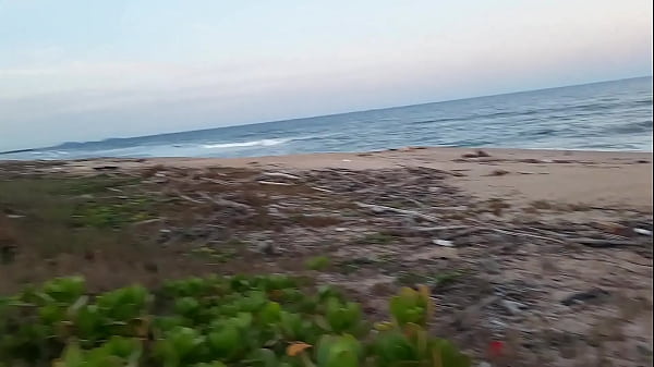 Image O ver&atilde_o esta chegando e estamos ansiosos para foder na praia anal esperma dentro