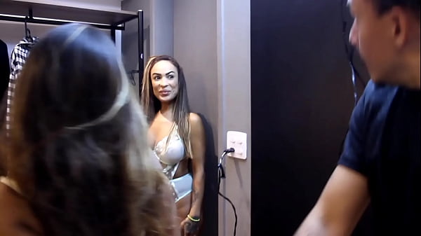 Image A esposa realizou o sonho do marido de sair com uma atriz