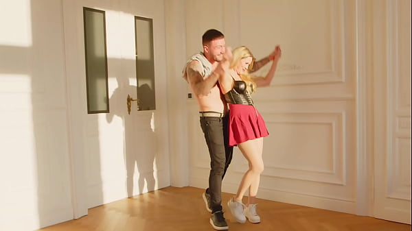 Image Novia le es infiel a su novio y termina haci&eacute_ndose un trio con su amigo