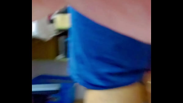 Image Kalena Mitrak - Dei para o mec&acirc_nico e tomei leitinho na sala de ferramentas da oficina