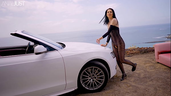 Image Cliffside anal with Betty Luxxx