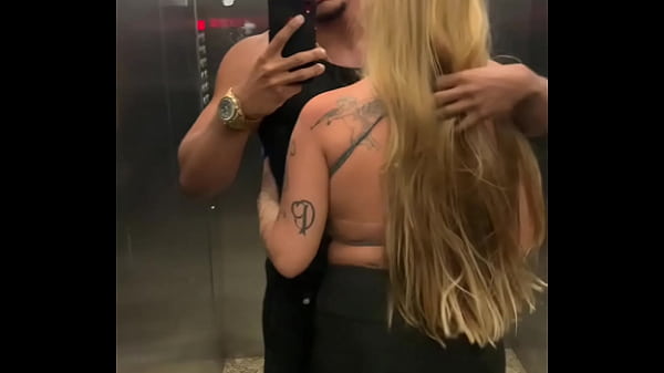 Image Vazou na net!! Loira casada perde o telefone e v&iacute_deos com amante caem na net