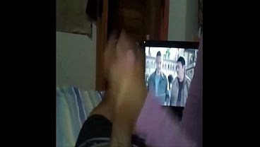 Image Mi amiga me mastuba con sus lindos pies, para luego terminar sacandome la leche con una rica mamada
