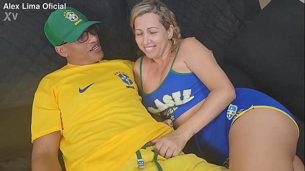 Image A gostosa me fez parar de assistir o jugo para transar comigo, E a safada me deu a bunda