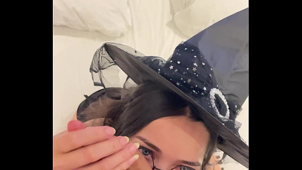 Image Sempre falei que o que a Debora Prado faz com o meu pau &eacute_ bruxaria e ela se vestiu de bruxinha pra engolir minha vara