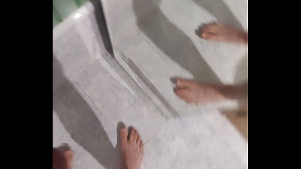 Image Me pajeo en el ba&ntilde_o y me corro en la silla