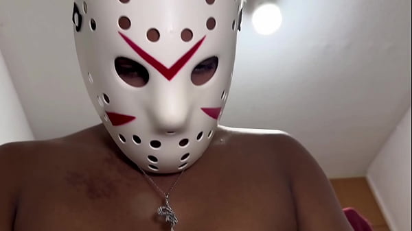 Image Na festa de Halloween, o Jason acabou metendo leite no rabo do diabinho safado .