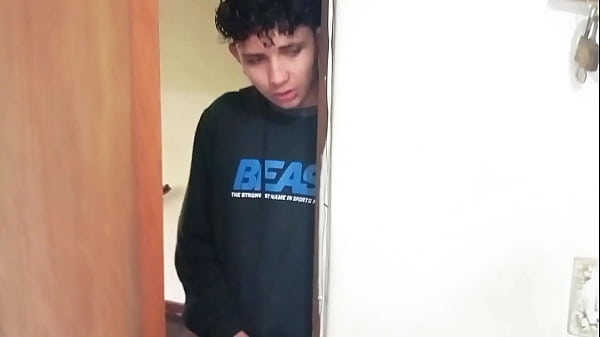 Image Peguei a safada transando com a namorada e fiquei me masturbando vendo elas se comerem