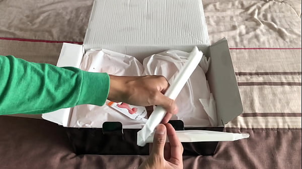 Image Unboxing de una mu&ntilde_eca sexual realista