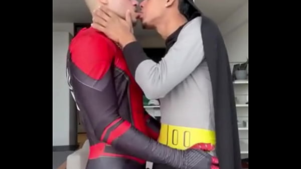 Image Tem dias que os her&oacute_is s&oacute_ querem se pegar e gozar. - Free