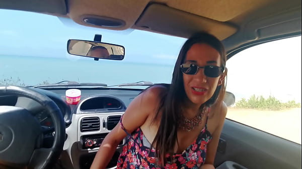 Image SE LA CHUPE EN EL CARRO - ELENA CRUZ