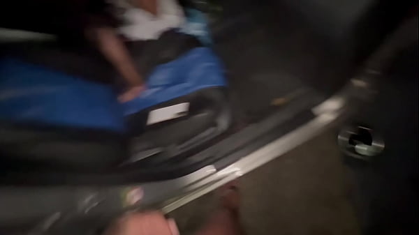 Image Parei o carro no meio da rua para fuder a buceta das minhas amigas gostosas e gozei dentro da buceta delas