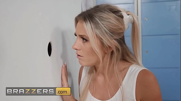 Image BRAZZERS - Miss Alice Wild Finds A Gloryhole In The Class & Soon After She Has A Cock Buried In Her Mouth