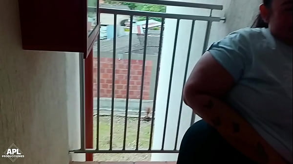 Image La puta de mi vecina siempre sale a la puerta mostrando su enorme culo, pero esta vez me lo pude follar hasta llenarselo de creampie - Parte 1