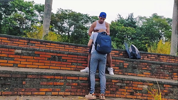 Image ENCONTREI O MOLEQUE FUMANDO NO MATO DEI O CU GOSTOSO PRA ELE.